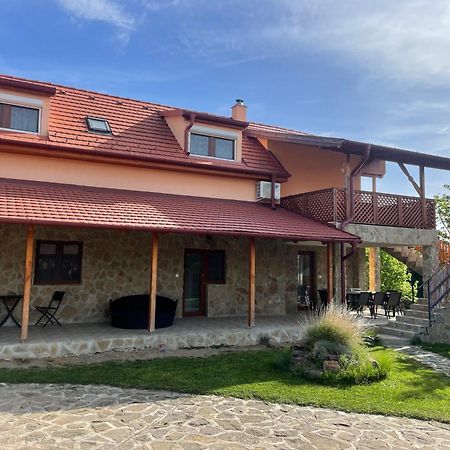 Szoegedi Villa Badacsonytomaj Exterior foto